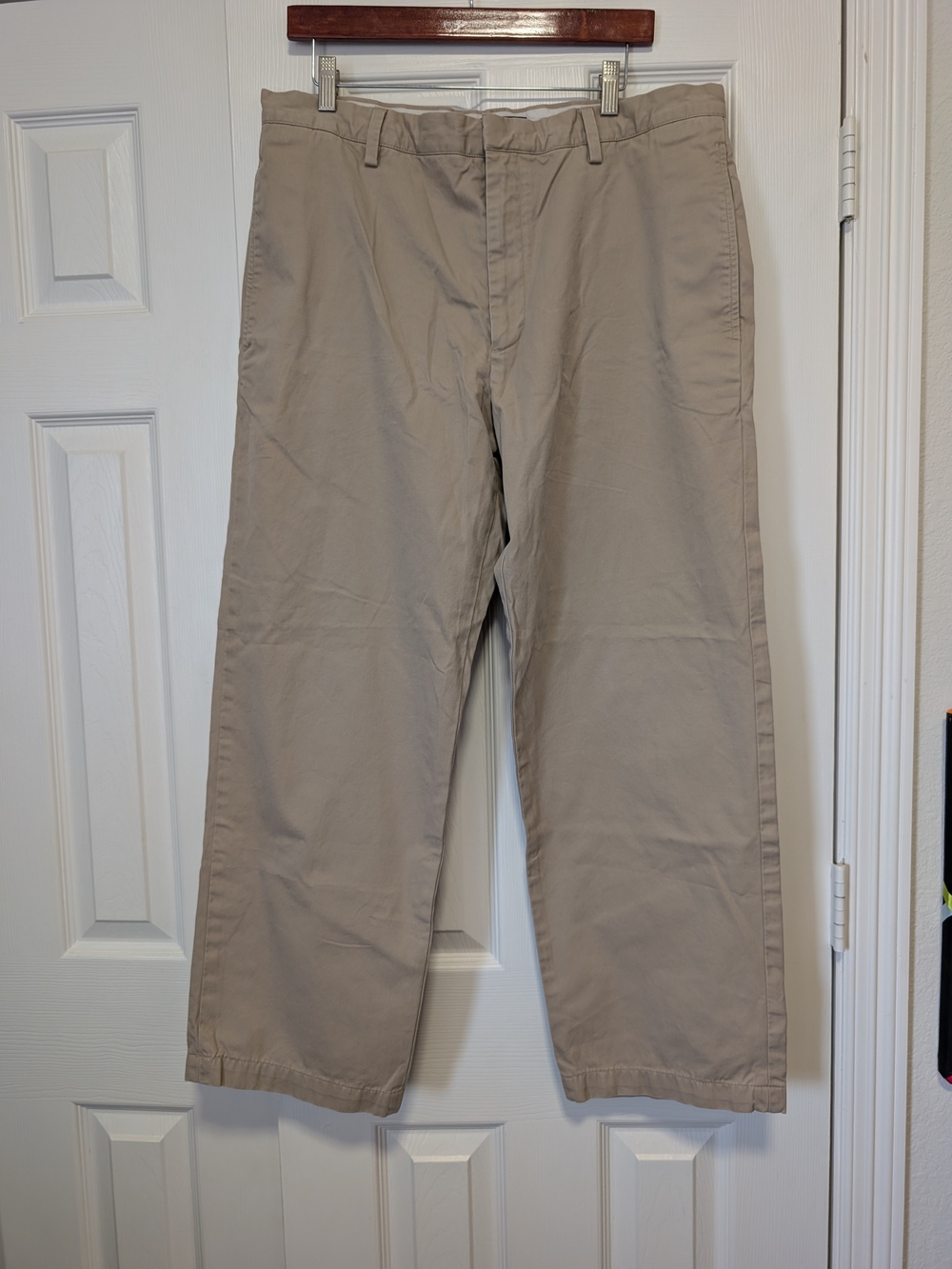 Banana Republic Men's Chinos in Light Khaki